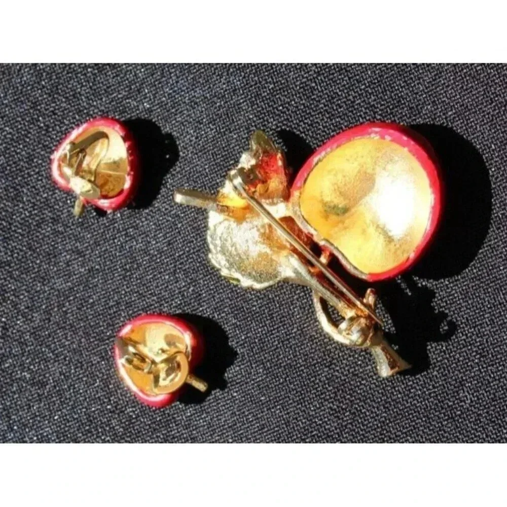 Vtg RED APPLE Teacher Costume Brooch Pin W/ Matching Clip On Earrings Jewelry